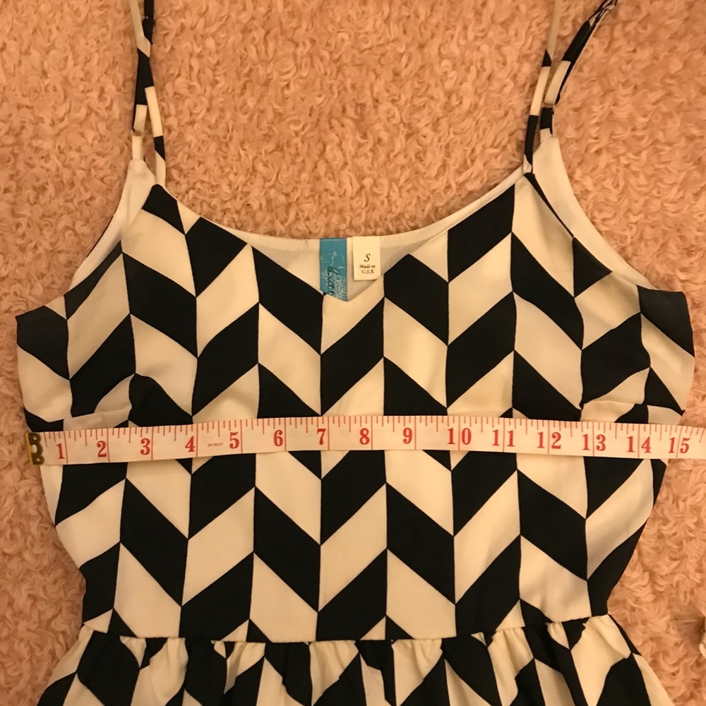 Geometric Patterned Dress - Picture 2 of 5